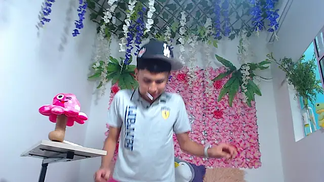 Snapshot of Thiagorincon22 chatting on April 8, 2026, 9:38 pm Thiagorincon22 online show from April 8, 2026, 9:38 pm