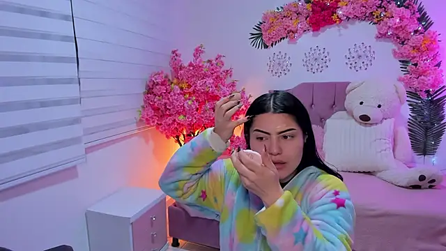 SamanthaVelvett  online show from April 12, 2026, 3:21 am