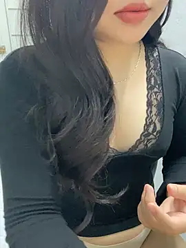 Rosecute11 online show from April 17, 2026, 3:20 am