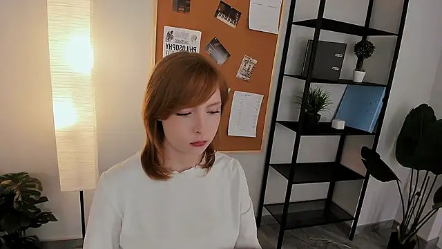 Snapshot of CherryCrushLove chatting on April 13, 2026, 5:44 am CherryCrushLove online show from April 13, 2026, 5:44 am