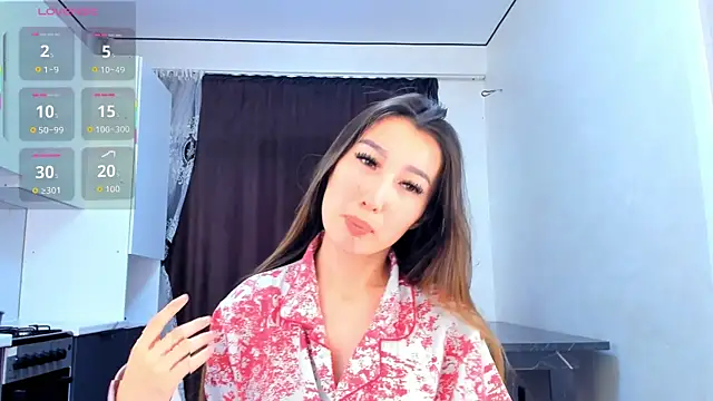 MoonPetite online show from April 6, 2026, 3:46 am