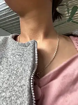 Elisa-a online show from April 10, 2026, 1:12 am