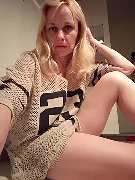 RinaSunX online show from April 4, 2026, 2:40 am