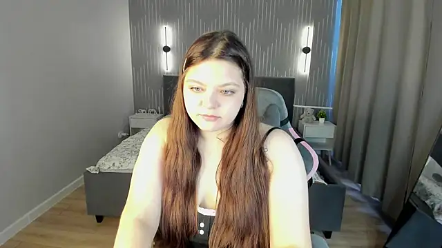 Evelyne Loo online show from April 11, 2026, 7:45 am