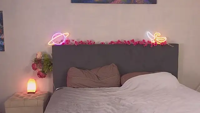 Jessy Blonde online show from April 6, 2026, 8:48 am