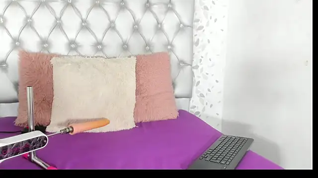 brenda sofia69 online show from July 15, 2026, 1:40 pm