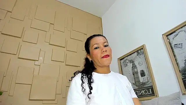 Snapshot of AkyraEbonyy chatting on April 15, 2026, 2:10 pm AkyraEbonyy online show from April 15, 2026, 2:10 pm