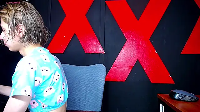 AlanFox1 online show from April 11, 2026, 1:26 pm