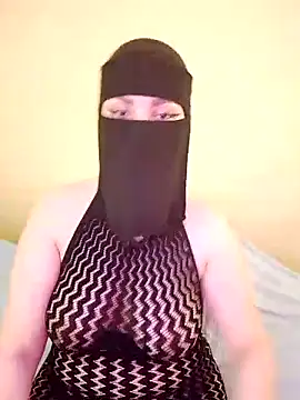 Queen Lola online show from May 15, 2026, 2:48 pm