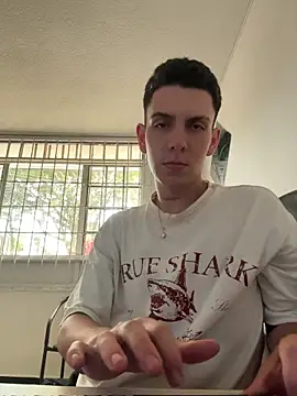 Snapshot of Liam_Fiire chatting on April 30, 2026, 7:43 pm Liam Fiire online show from April 30, 2026, 7:43 pm