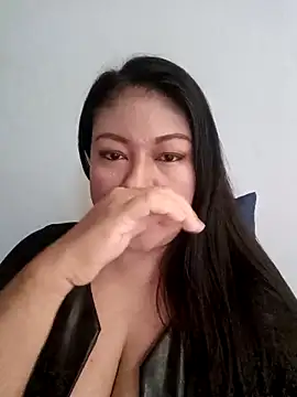 dominalisa online show from April 18, 2026, 6:27 am