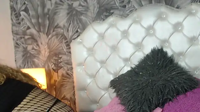 ViviJones online show from April 8, 2026, 7:59 pm