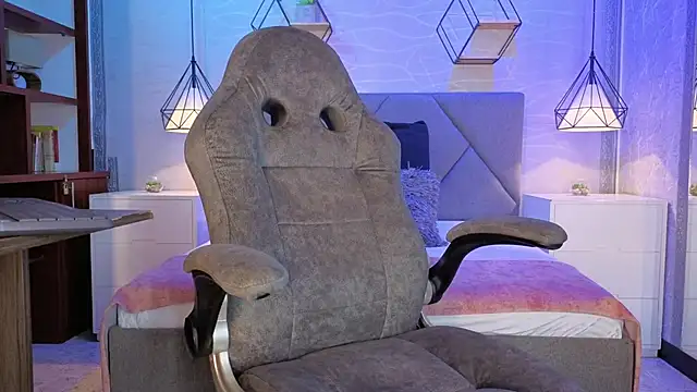 lhiamfitt10 online show from April 7, 2026, 2:52 pm