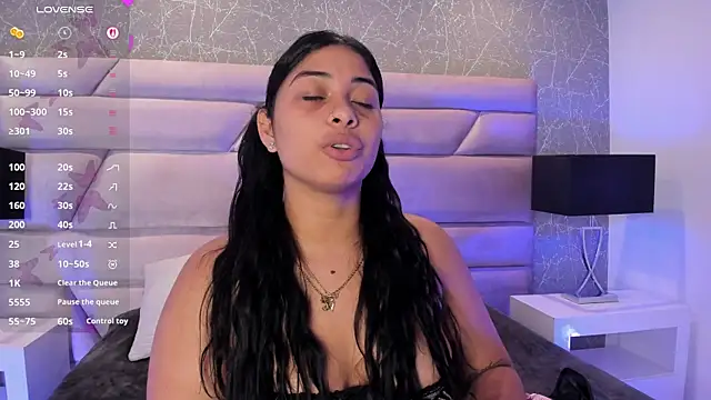 Snapshot of ValkaRouse chatting on April 15, 2026, 7:58 pm ValkaRouse online show from April 15, 2026, 7:58 pm