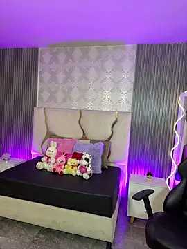 ELA TAY1 online show from April 14, 2026, 7:08 pm