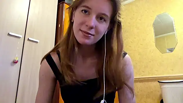 DonnaKuc online show from April 9, 2026, 6:19 am