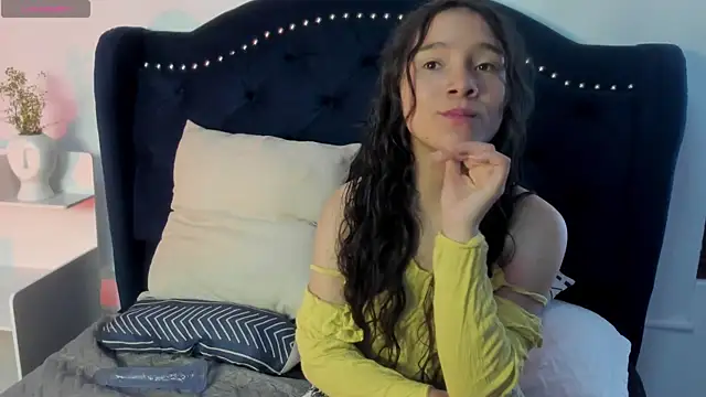 Snapshot of Honney_Bunny18 chatting on April 9, 2026, 2:34 pm Honney Bunny18 online show from April 9, 2026, 2:34 pm