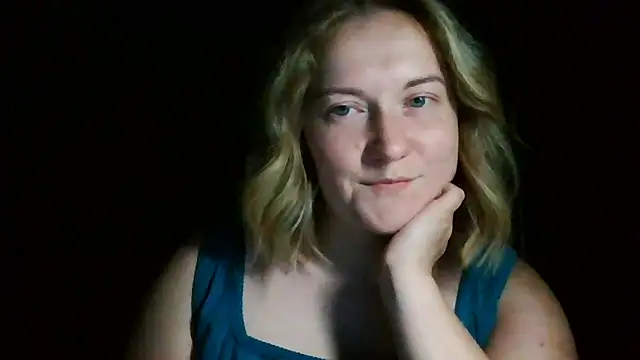 Snapshot of TinaKittyX chatting on May 16, 2026, 7:35 pm TinaKittyX online show from May 16, 2026, 7:35 pm