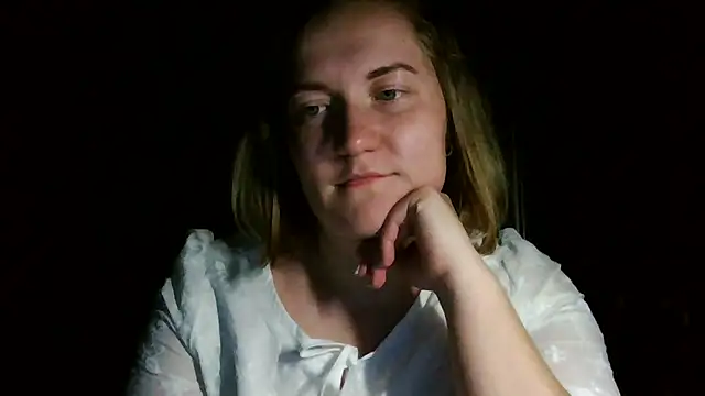 Snapshot of TinaKittyX chatting on May 3, 2026, 9:40 pm TinaKittyX online show from May 3, 2026, 9:40 pm