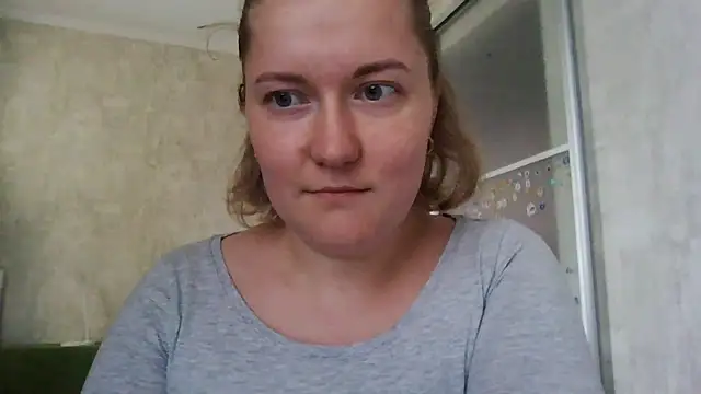 Snapshot of TinaKittyX chatting on April 8, 2026, 11:44 am TinaKittyX online show from April 8, 2026, 11:44 am