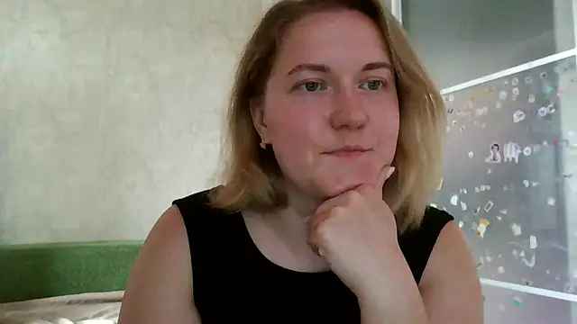 Snapshot of TinaKittyX chatting on May 12, 2026, 11:27 am TinaKittyX online show from May 12, 2026, 11:27 am