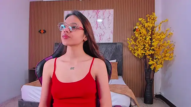 Snapshot of Vi_zzy chatting on April 10, 2026, 6:37 pm Vi zzy online show from April 10, 2026, 6:37 pm