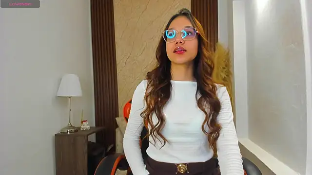 Snapshot of Vi_zzy chatting on April 3, 2026, 5:52 pm Vi zzy online show from April 3, 2026, 5:52 pm