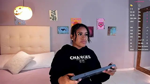 Snapshot of Melaniaa_Roussee chatting on April 16, 2026, 2:56 am Melaniaa Roussee online show from April 16, 2026, 2:56 am