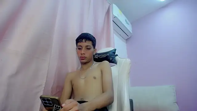 Yei lee  online show from April 9, 2026, 8:37 pm