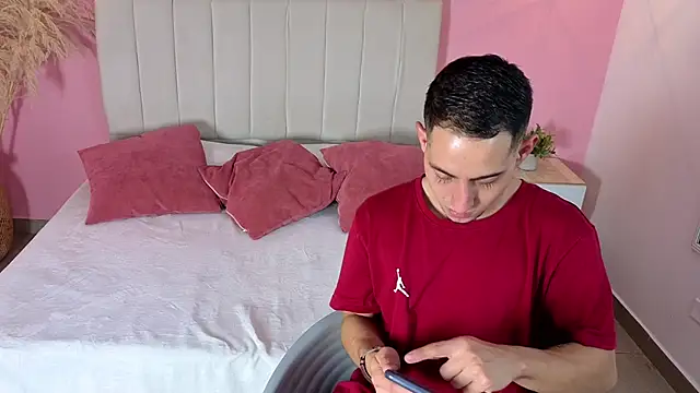 jhan vassilis online show from April 16, 2026, 9:39 pm