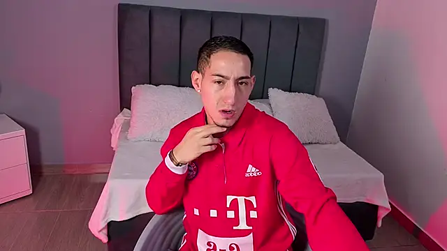 jhan vassilis online show from April 10, 2026, 6:42 am