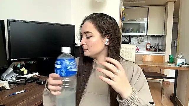 Snapshot of Marry_Stritteded chatting on April 4, 2026, 2:07 am Marry Stritteded online show from April 4, 2026, 2:07 am