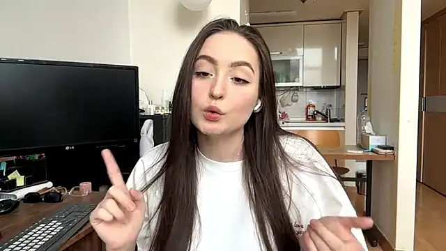 Snapshot of Marry_Stritteded chatting on April 6, 2026, 2:18 am Marry Stritteded online show from April 6, 2026, 2:18 am