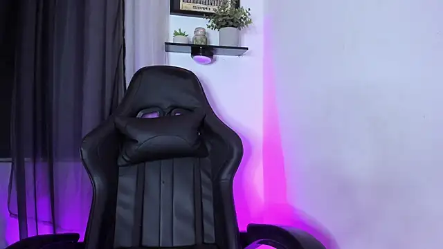 Red DollX online show from April 14, 2026, 1:43 am