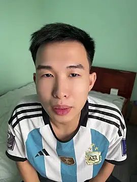 tuanhip online show from April 14, 2026, 3:11 am