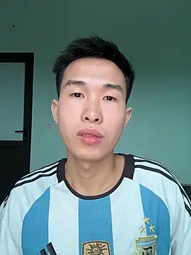 tuanhip online show from April 5, 2026, 3:02 am