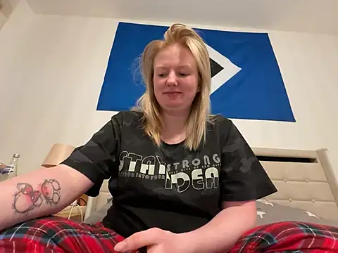 TruckerBabeLeenchen online show from April 26, 2026, 9:06 am