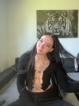 zoeelinks online show from April 8, 2026, 9:44 am