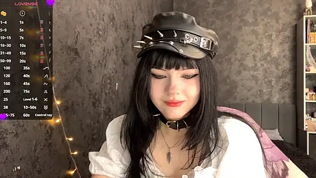 EmilyEmbears online show from June 10, 2026, 7:20 am