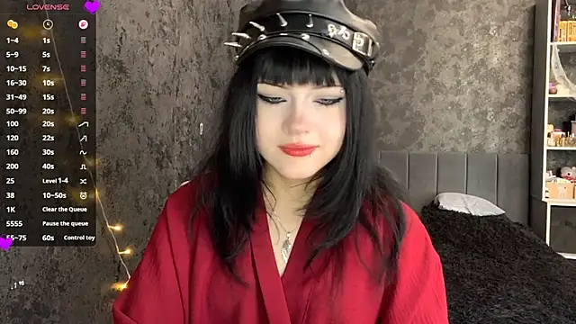 EmilyEmbears online show from June 11, 2026, 6:32 am