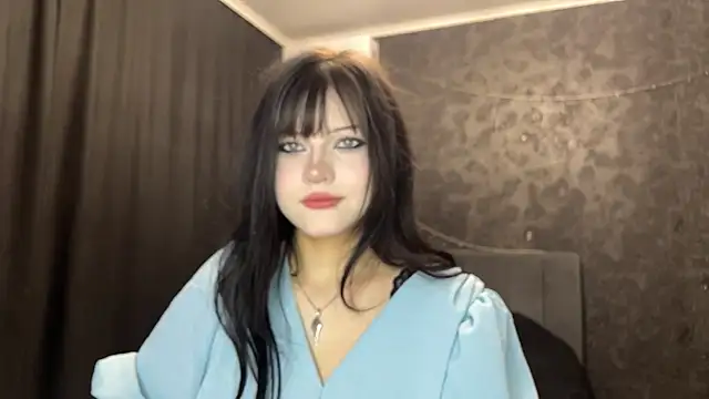 Snapshot of EmilyEmbears chatting on April 13, 2026, 5:33 am EmilyEmbears online show from April 13, 2026, 5:33 am