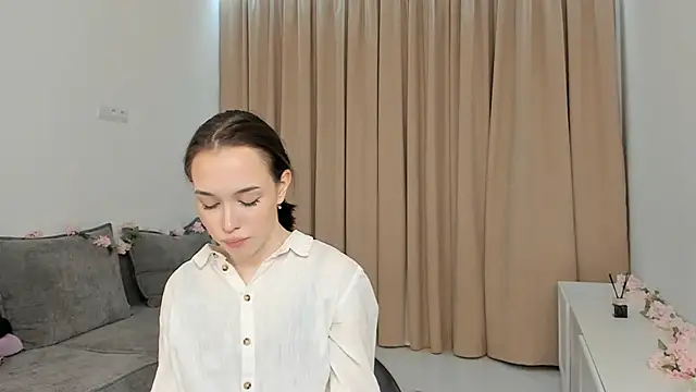 Snapshot of RoyceKintzel chatting on April 11, 2026, 6:33 pm RoyceKintzel online show from April 11, 2026, 6:33 pm