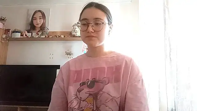 LezlieEllegood online show from April 16, 2026, 4:24 am