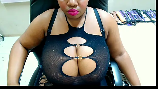 Snapshot of Voluptious1 chatting on April 16, 2026, 3:07 am Voluptious1 online show from April 16, 2026, 3:07 am