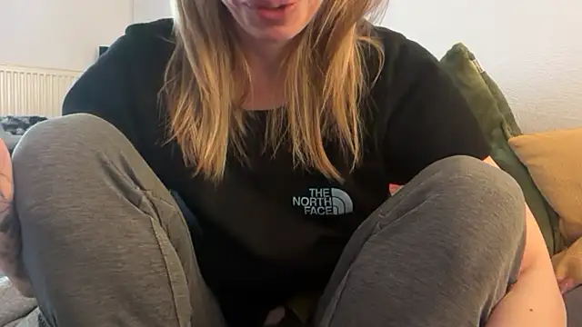 Snapshot of nursenextdoor901 chatting on April 10, 2026, 7:26 am nursenextdoor901 online show from April 10, 2026, 7:26 am