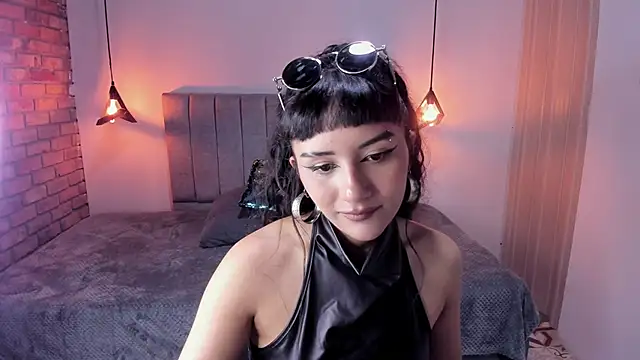 Hanna Clark   online show from April 15, 2026, 12:21 pm