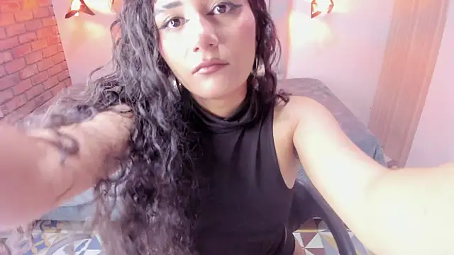 Hanna Clark   online show from April 16, 2026, 12:17 pm