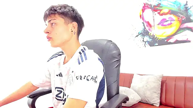 Thebestboyhot online show from April 9, 2026, 5:20 am