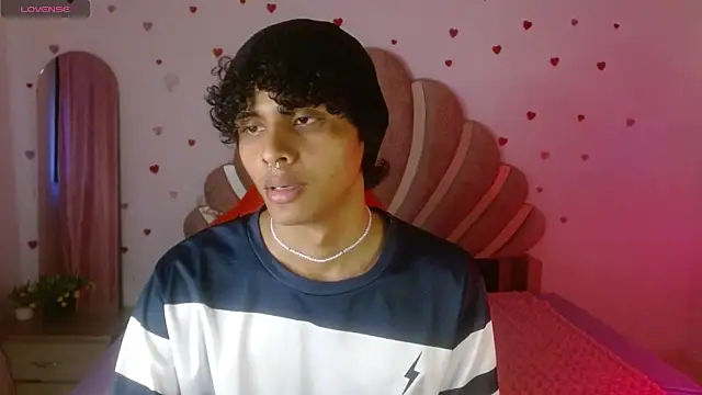 Snapshot of elio_fox chatting on April 12, 2026, 1:58 pm elio fox online show from April 12, 2026, 1:58 pm