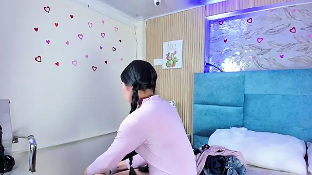 Delphine doll online show from April 17, 2026, 11:35 am